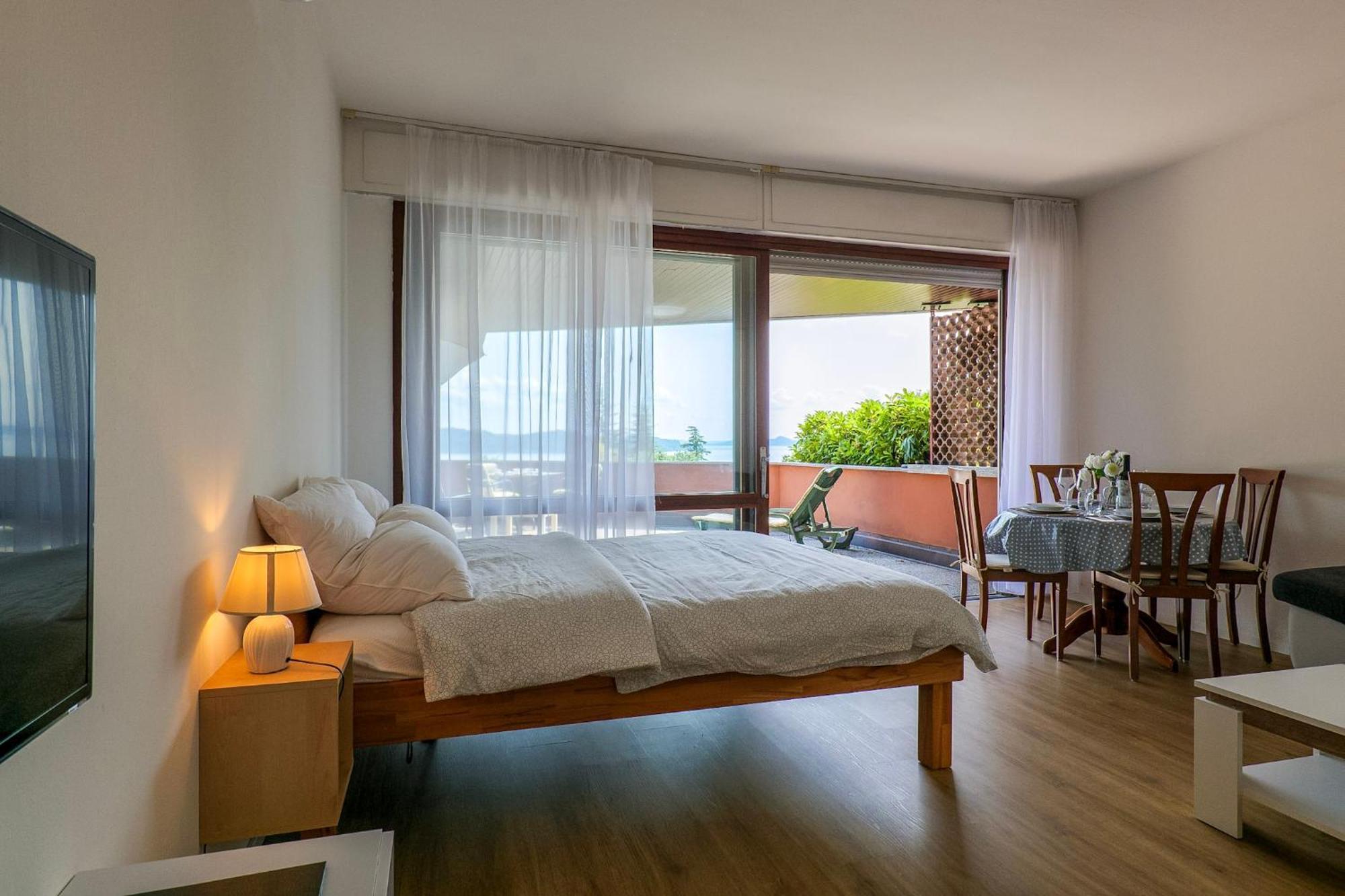 Residenz La Selva Studio-Apartments Ghiffa Quarto foto