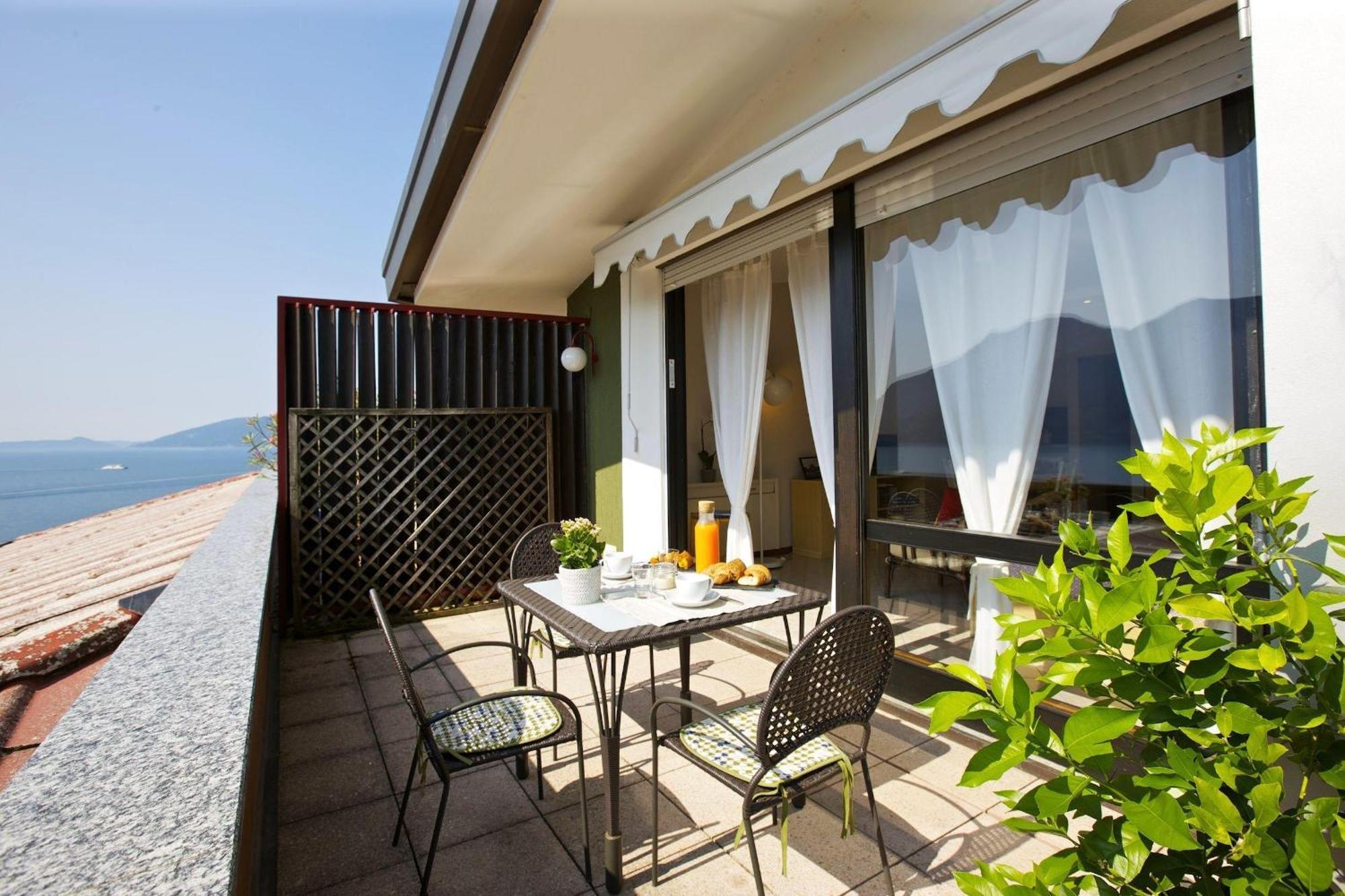 Residenz La Selva Studio-Apartments Ghiffa Quarto foto