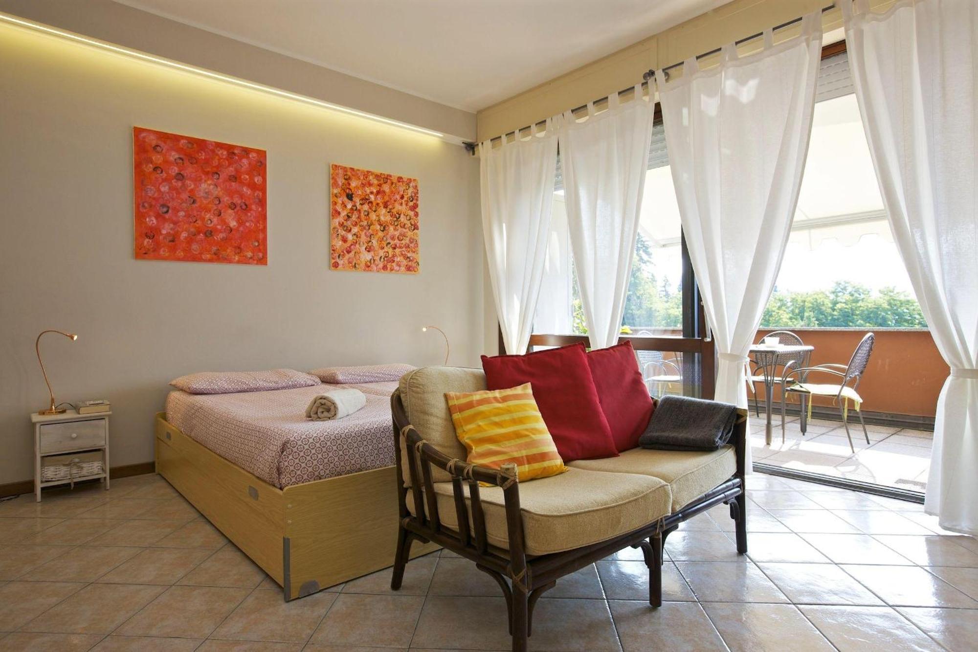 Residenz La Selva Studio-Apartments Ghiffa Quarto foto