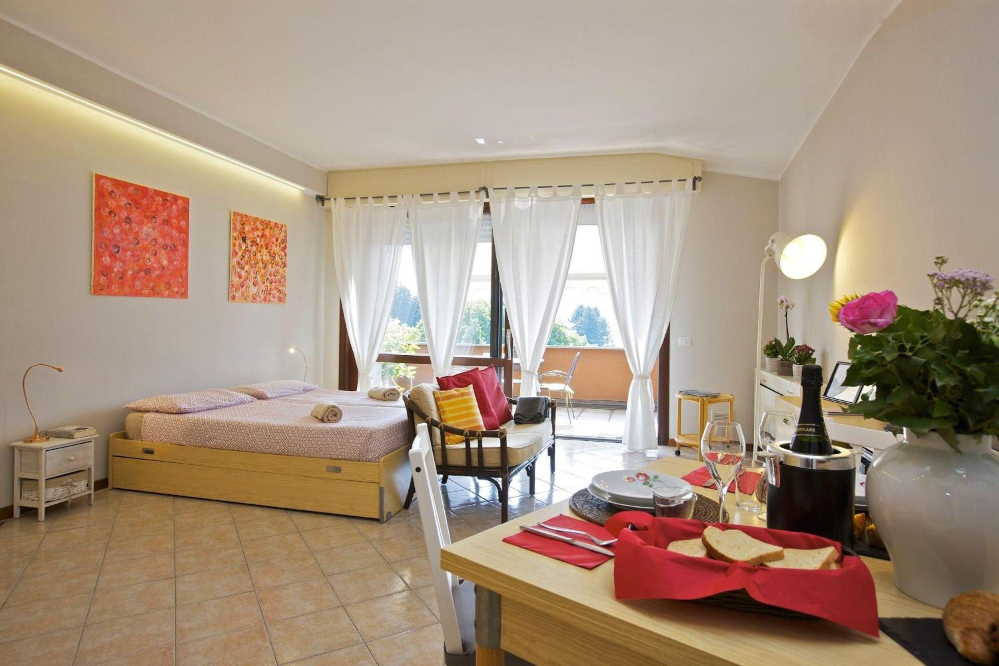 Residenz La Selva Studio-Apartments Ghiffa Quarto foto